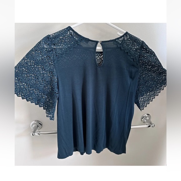 Lace flutter Sleeve top - Picture 2 of 4